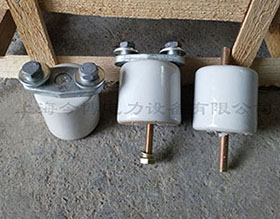 WX-01電車絕緣子可配銅排固定金具低壓行車絕（jué）緣瓷瓶低（dī）壓支柱